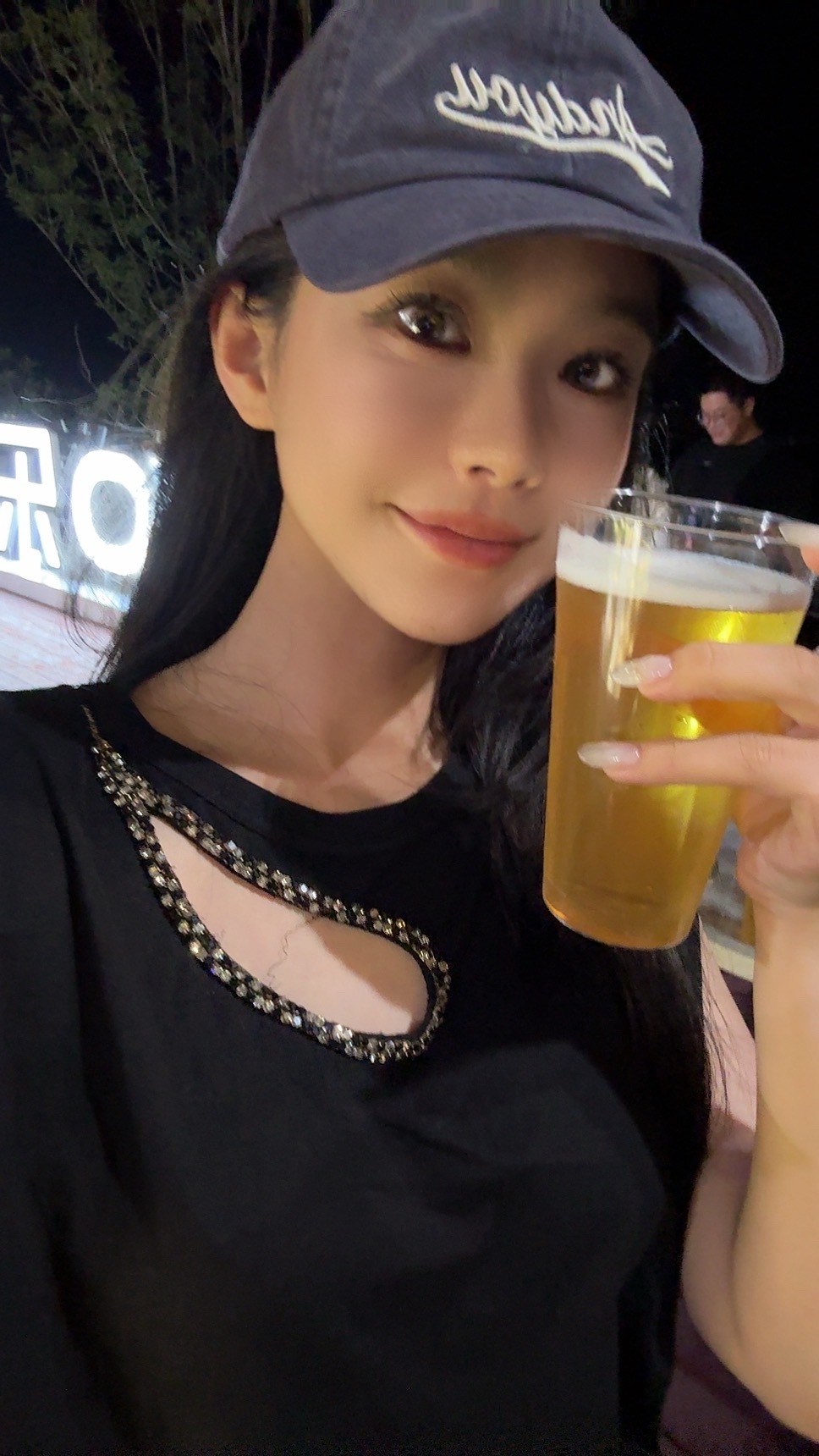 夜间品鉴ing，小豆在喝青岛啤酒🍺下午体验了乐道L90的静态！🚗🚗🚗感觉