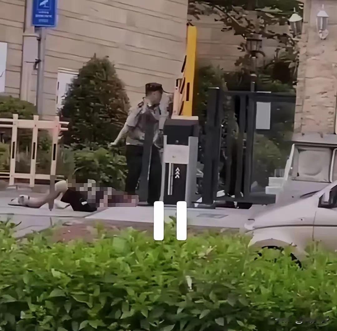 6月28日下午4点左右，广西防城港某小区发生了一起严重的暴力事件。据现场目击者透
