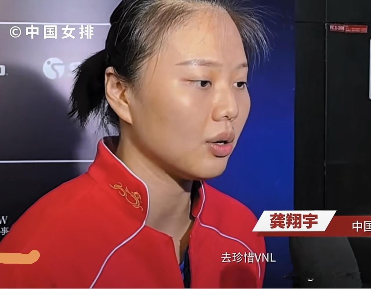 刚刚休整完毕，中国女排再度披甲出征！没有喘息、没有松懈，直接奔赴土耳其安卡拉，开