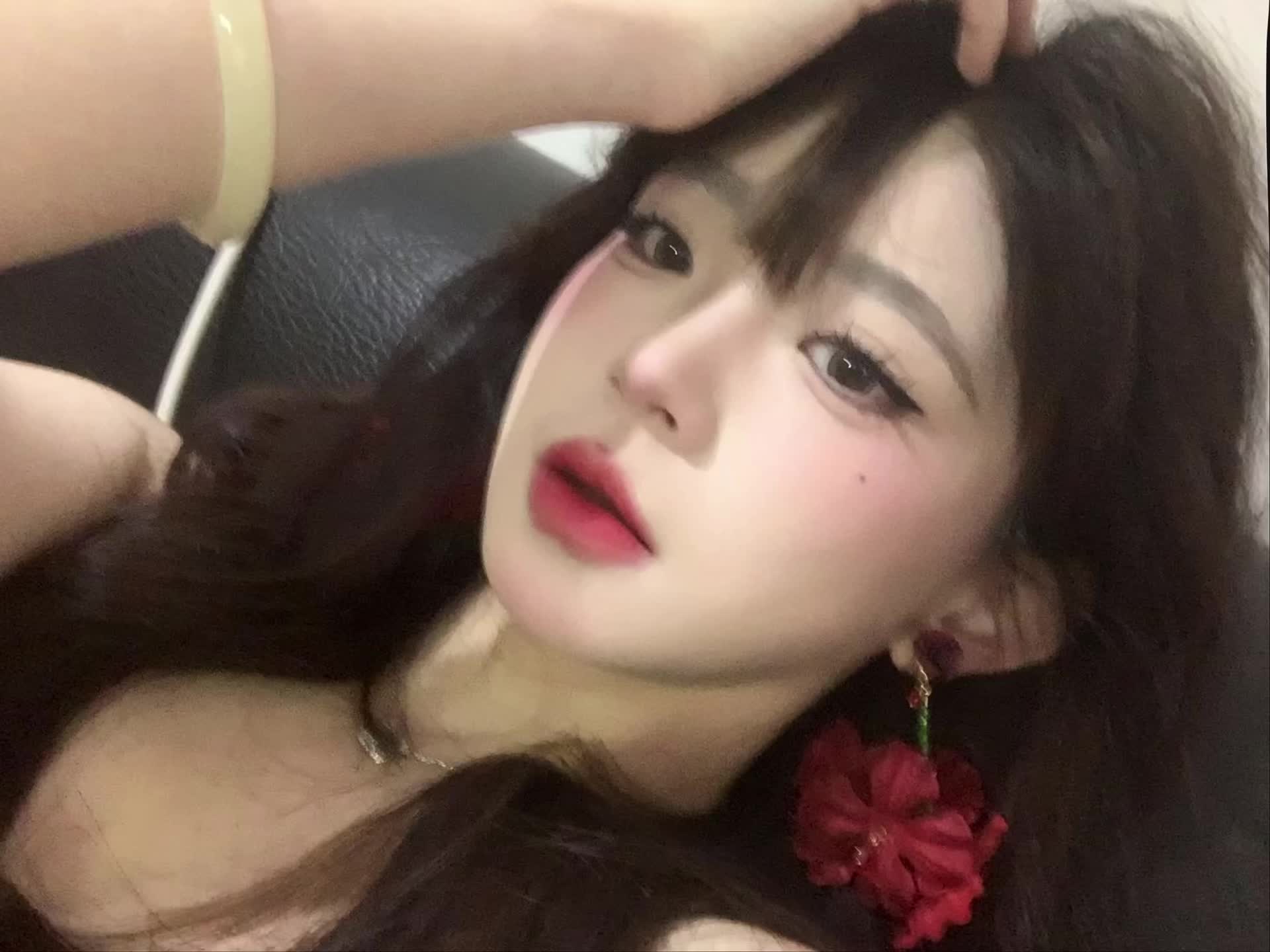 打个电话给你，跟你讲我的喜欢远比你想象中的更具体