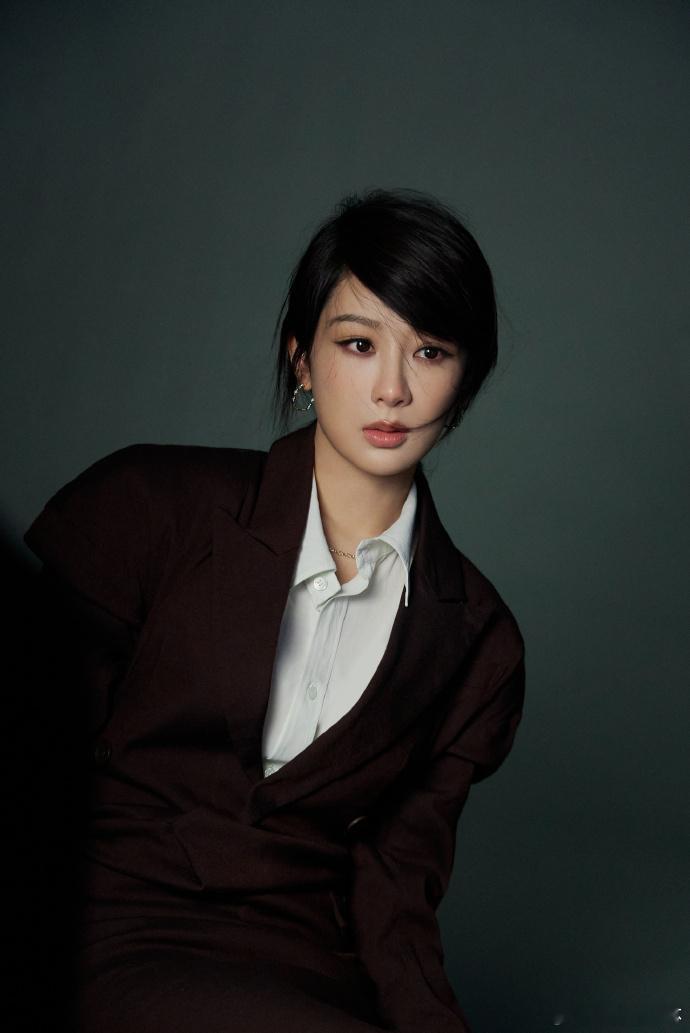 杨紫把初心变成一种更笃定的表演杨紫是光影初心演员大片唯一新生代力量W中文版光影初