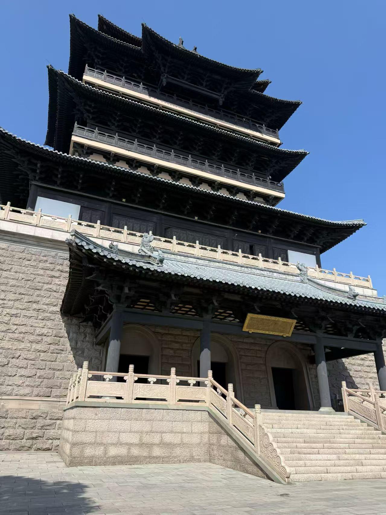 记录我的2026周末没事儿就去爬爬仁皇山呗！爬到山顶虽然有点累，但站在仁皇阁上一