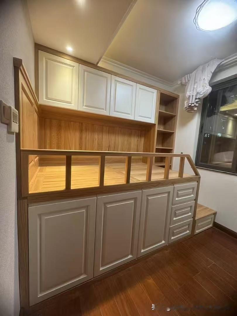 三房两厅的全实木定制家具安装完毕，效果完美呈现。
柜体｜无结松木，香杉木🧱
门