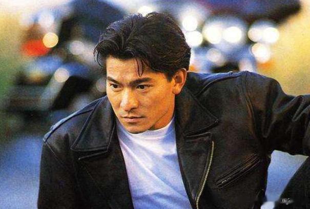 #刘德华白西装好帅# 一直很喜欢警匪片！尤其是全员型男实力派演员更是超级加分！！