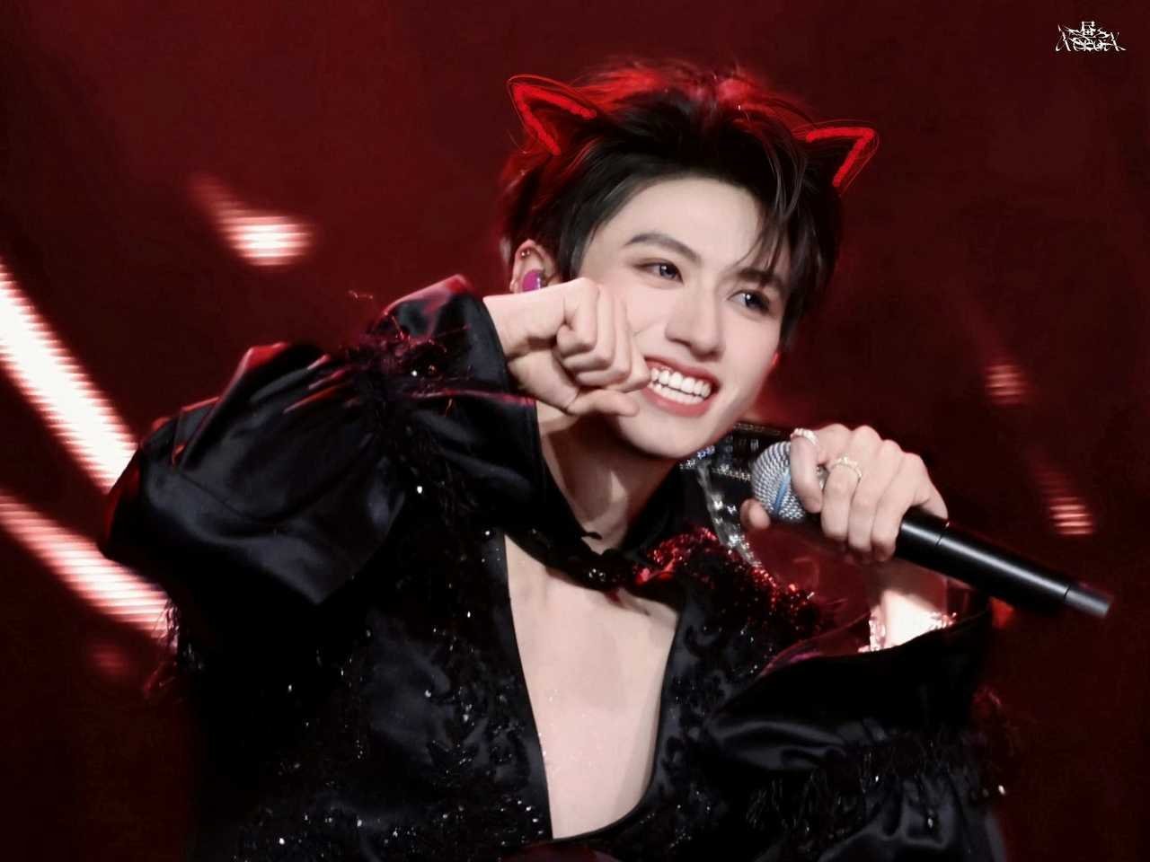 “感谢这世界的恶意让我更懂了爱是如此美丽”朱志鑫