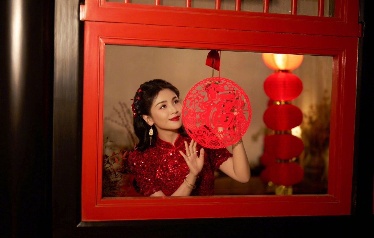 刘涛该叫妈妈还是叫姐姐，刘涛姐姐这身红装太惊艳啦！明艳大气超有范儿🌸 