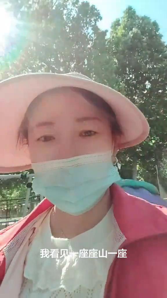 我看见一座座山一座山。