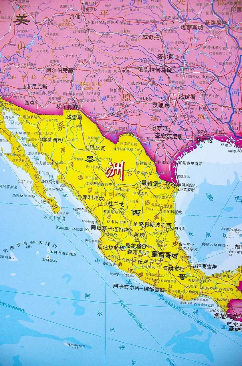美国的墨西哥裔（含移民及后裔）总人口约为‌3844万‌，占美国总人口的11%以上