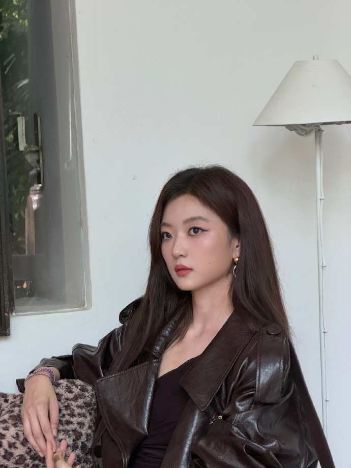孙千耳朵先一步红了耳朵抢先一步泄露内心情绪，孙千被粉丝媳妇我爱你暴击，努力绷住表