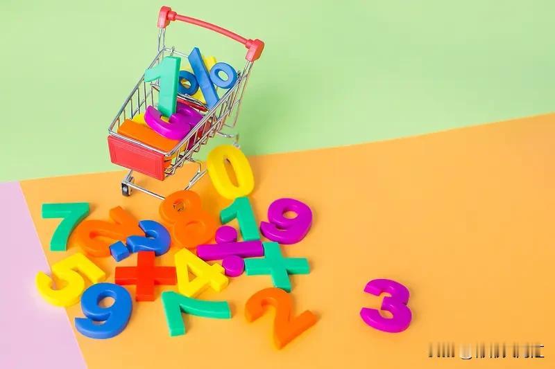 提高小学生数学思维，不用死磕难题。我觉得可以从这几方面入手。
生活中处处是数学，