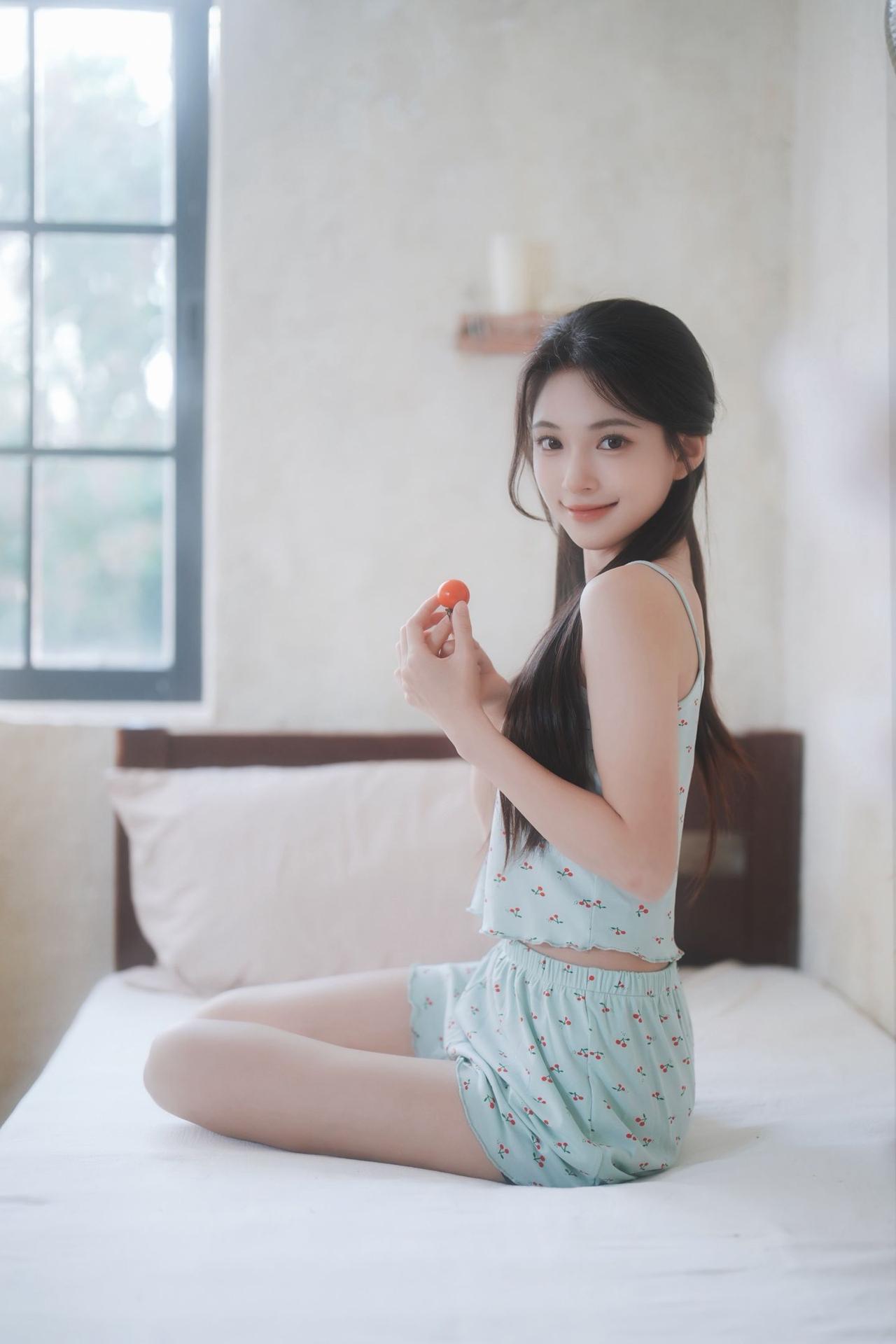 一个平静的午后˶>ᗜ<˶ 慵懒家居少女 
女人如何穿出含蓄的性感?