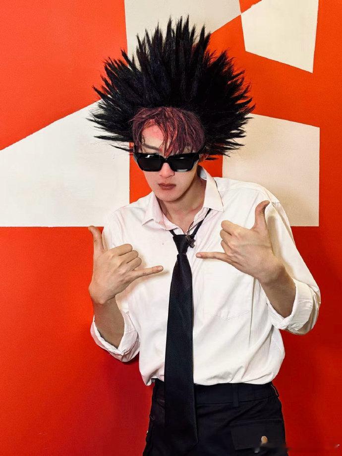 救命！檀健次这爆炸头也太抽象了吧！好六惩罚直接玩出新高度，又萌又疯批，画面感直接