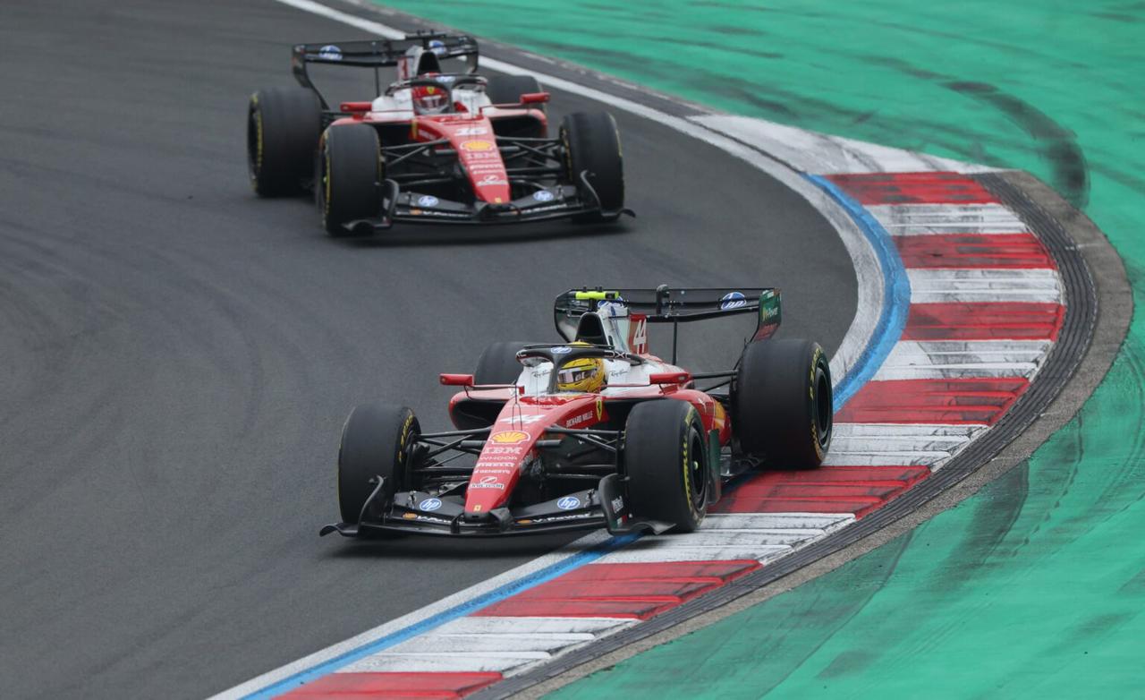 F1新赛季：法拉利认输？瓦塞尔承认被梅奔碾压，但藏了一手致命底牌：ADUO，启动