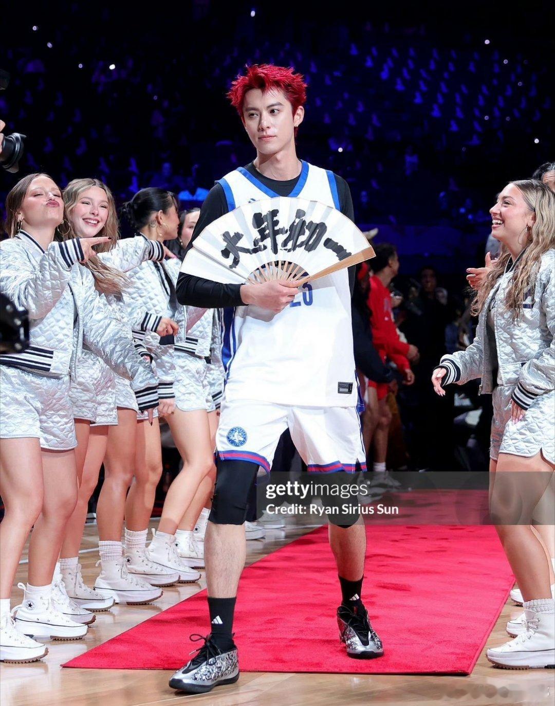 王鹤棣三届名人赛下来合计砍下30分谁能给不怎么看篮球比赛的人解释一下，这大概是什