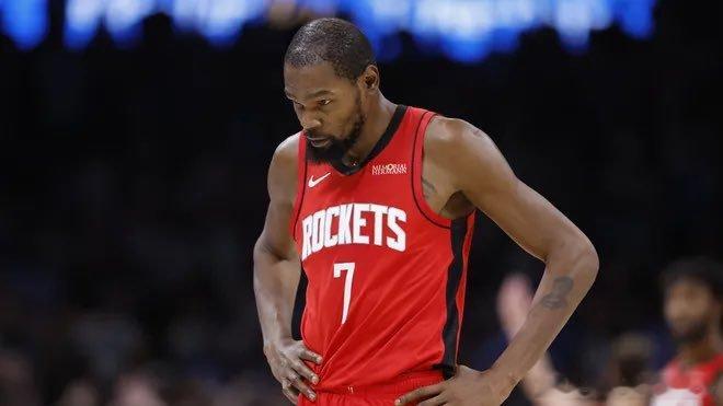 今天的KD：32分7篮板2助攻4盖帽6失误投篮15中12，三分6中4今天KD依旧