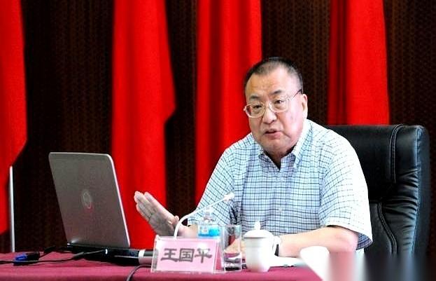 很多人不知道，当年拍板杭州“城市东扩、跨江发展”的人，是个四川开江人。
那时候，