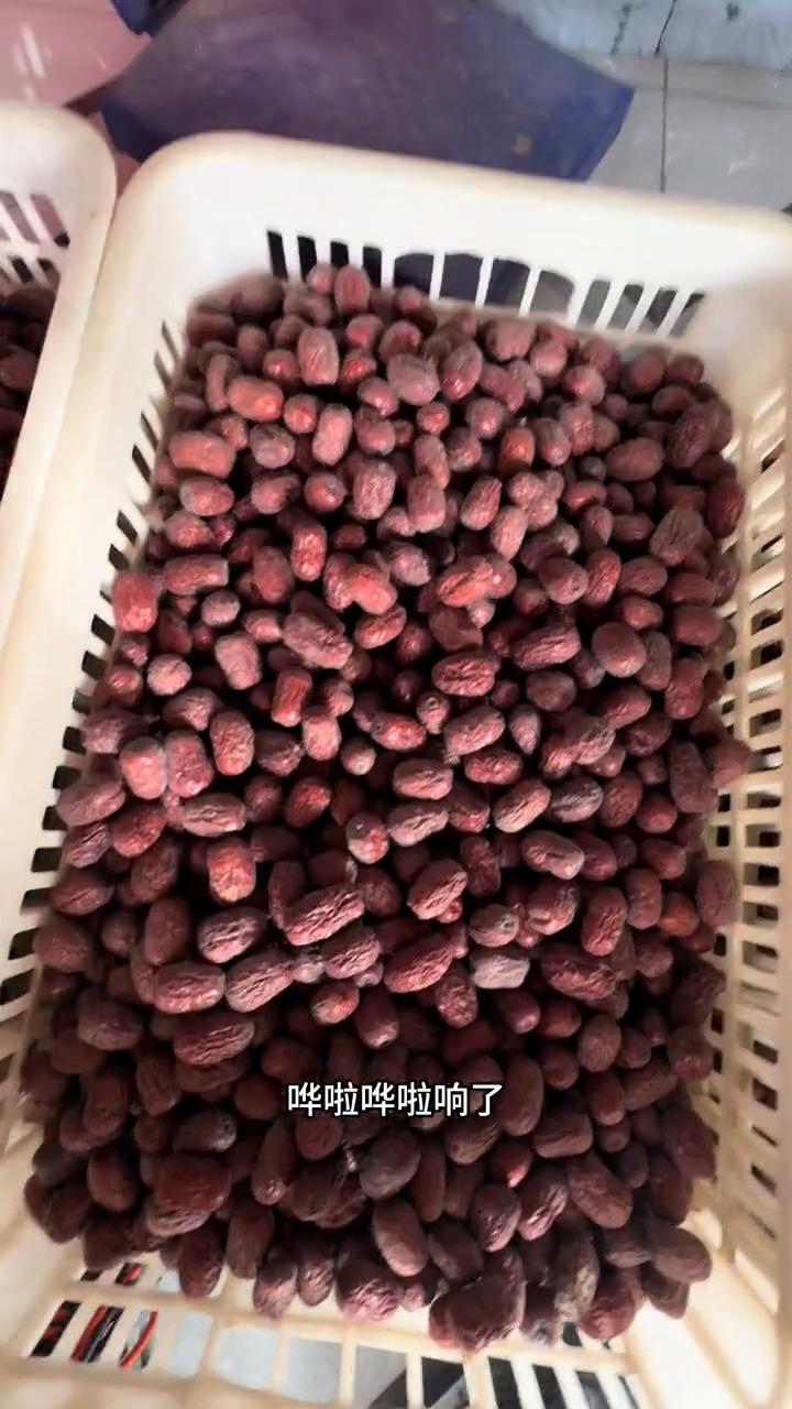 临近年前货越来越少了。
现在货是越来越少了，大家让我给这批的特级和一级做一下对比