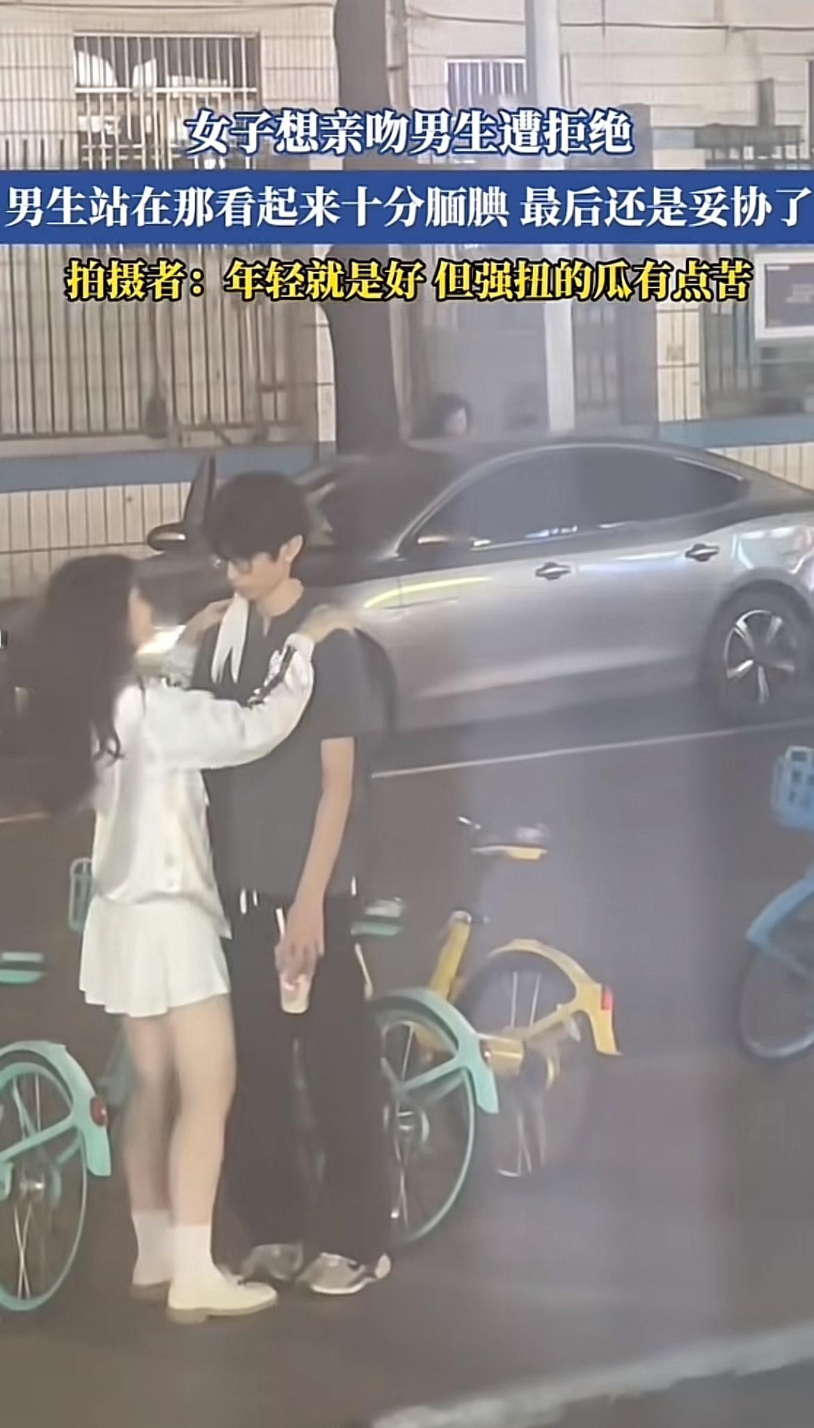 青春的夜晚总是充满了未知与悸动。就像《青春回忆录》里，或许也有这样青涩又纠结的时