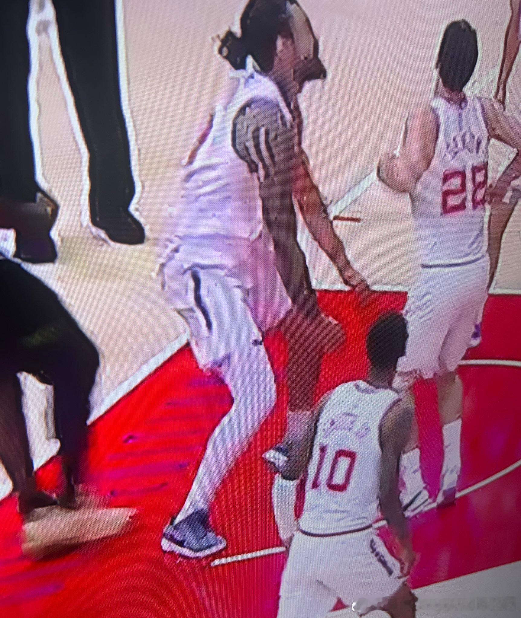 小贾生涯之夜+杜兰特得分超越诺维斯基+海王貌似是崴了脚踝火箭火箭