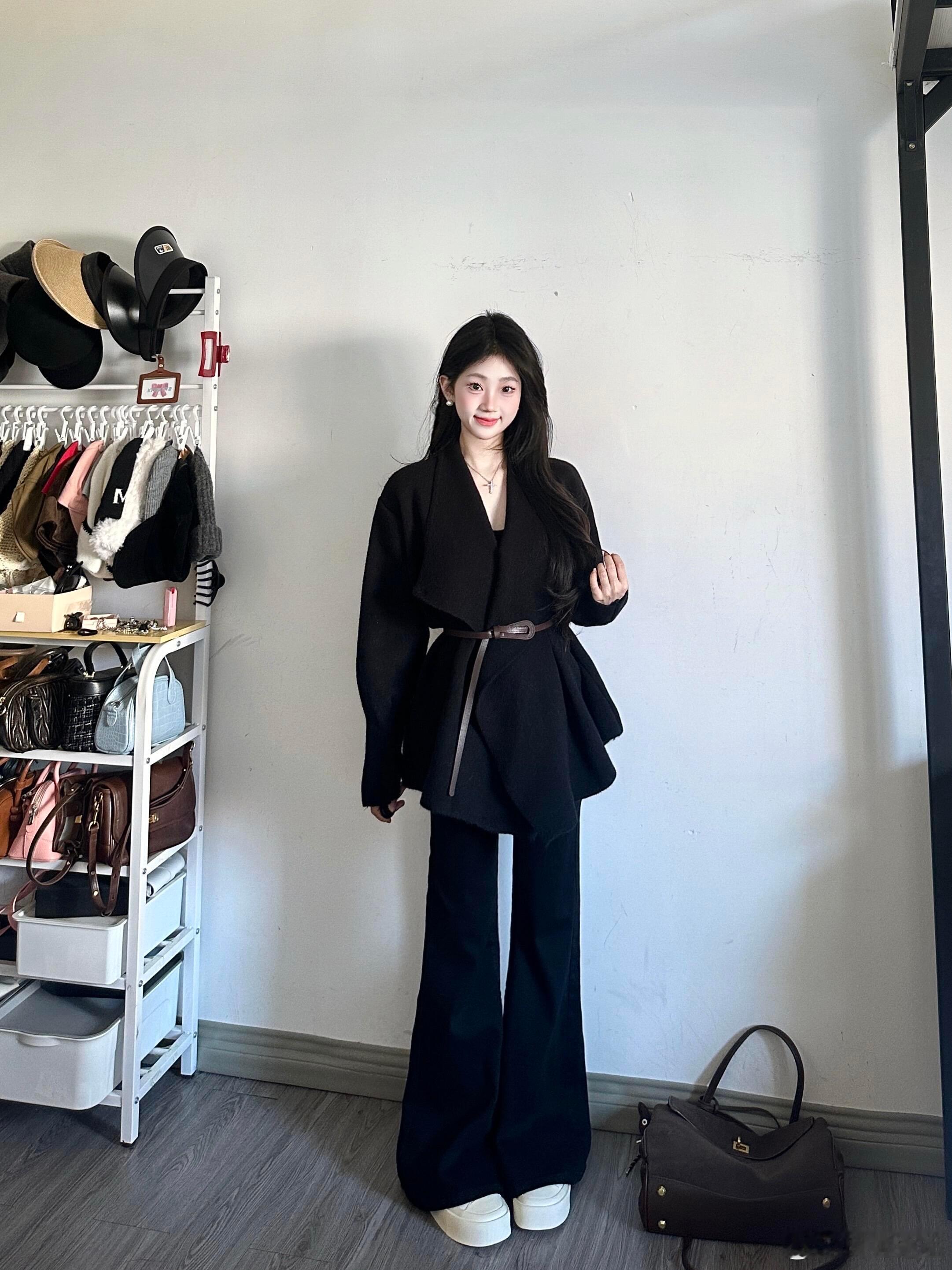 🖤黑金简约风，解锁高级感穿搭密码🖤👧宝子们，今天来分享一套超有范儿的黑色系
