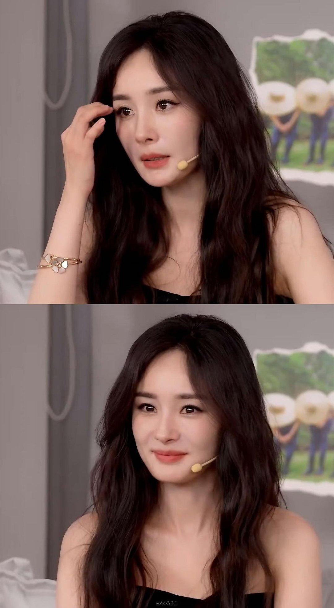 杨幂大波浪抹胸黑裙造型杨幂好优越的腰臀比 慵懒卷发搭简约黑裙，杨幂把妩媚和利落平