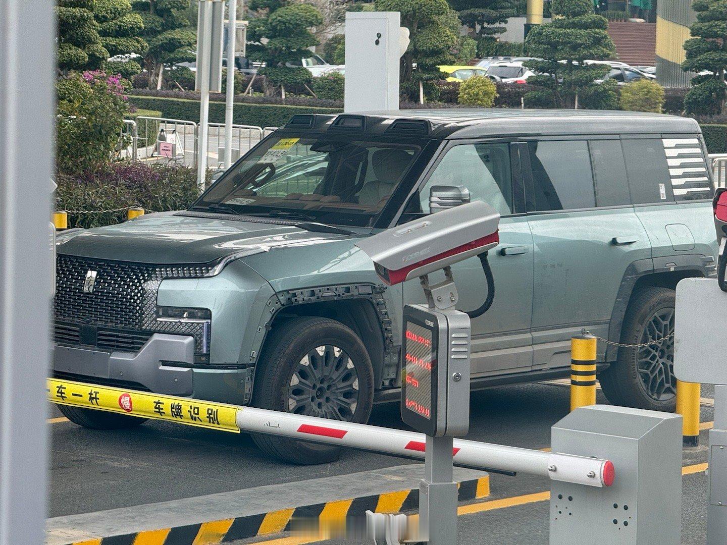 真的是，什么伪装车都能看个遍啊。#比亚迪智能化家底有多厚# ​​​