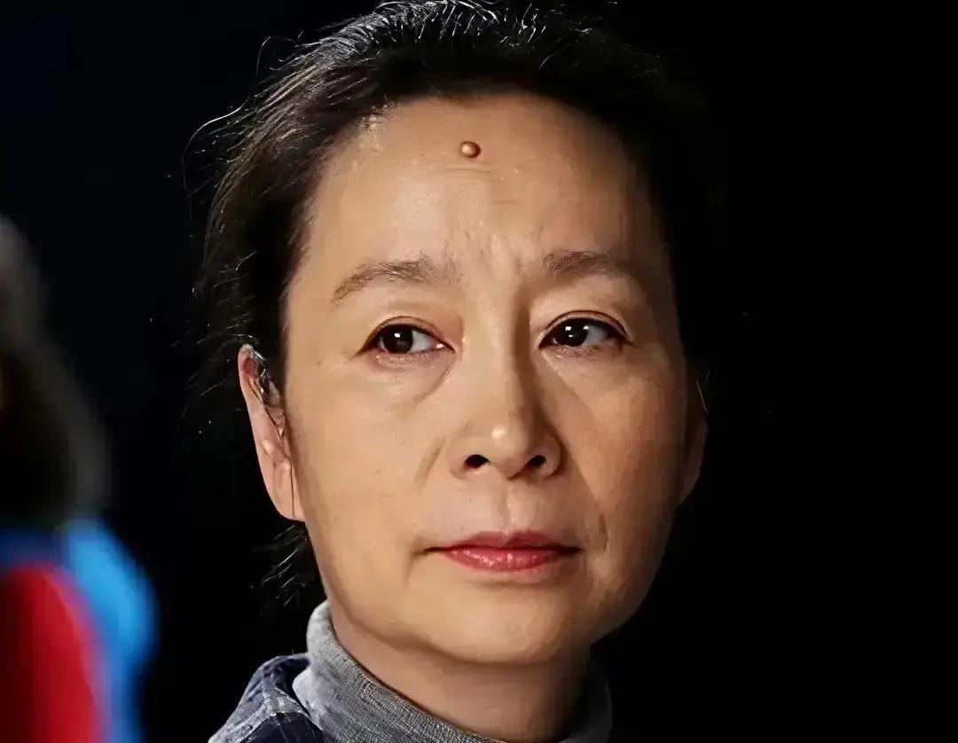 十年前话剧剧照被P成“母子街头吵架”？营销号连奚美娟未婚未育的实锤都踩在脚下？