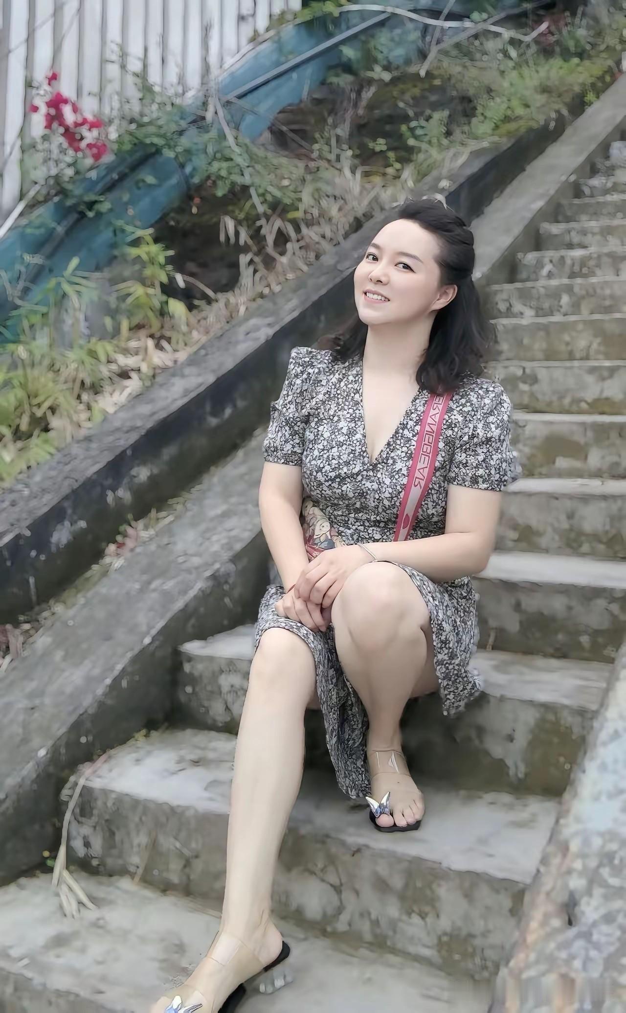 男人找老婆
一定要找粗壮大腿的那种女人
屁股也要大
很结实那种
这样的女人不但好