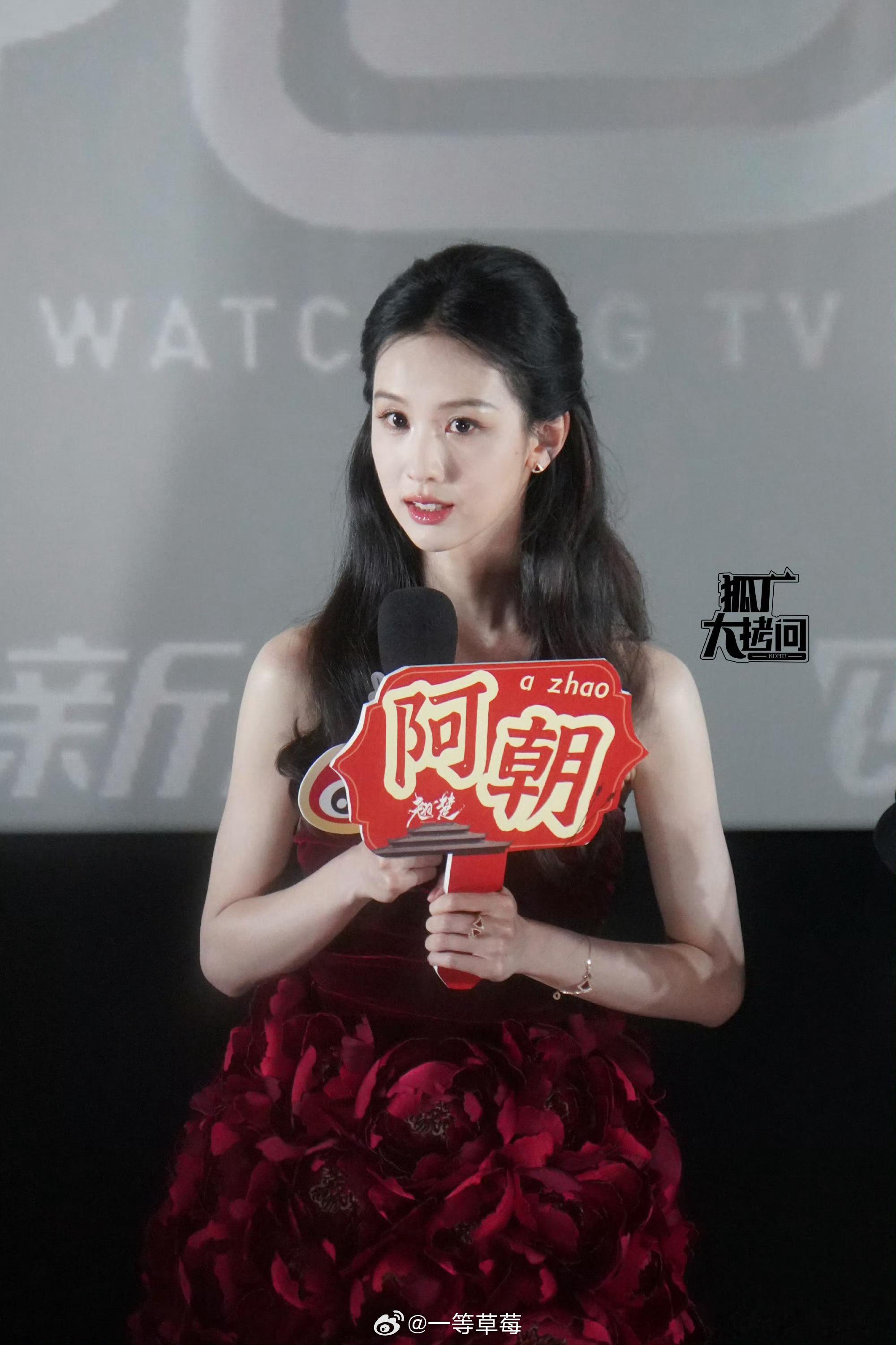 陈都灵、周翊然《翘楚》今日追剧团活动生图 