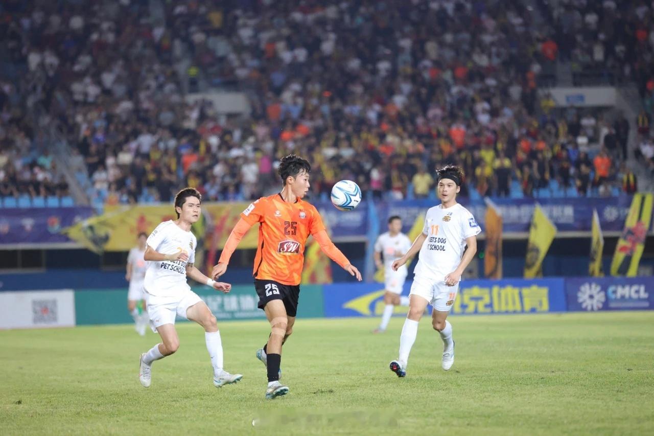 【厦门壹零贰陆问鼎中冠，前塞甲球员张越总决赛独进8球】10月26日，厦门壹零贰陆