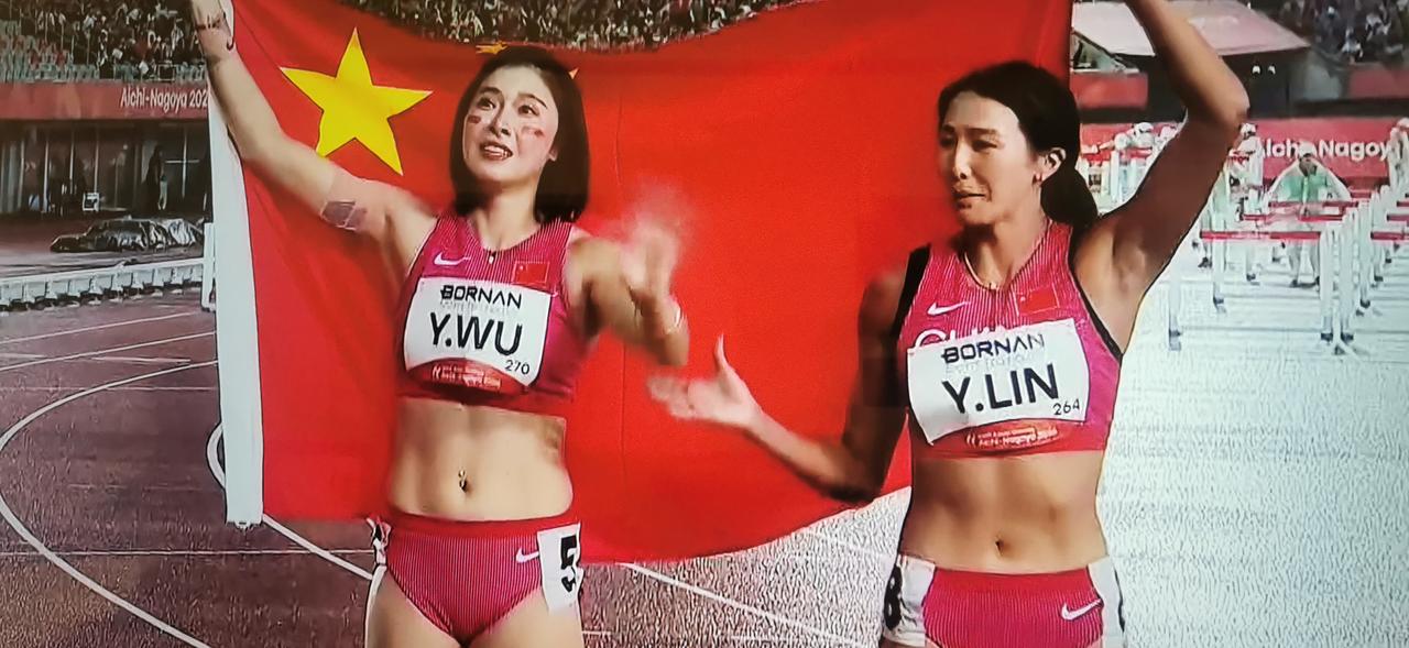 吴燕妮起跑太慢了
女子100米栏决赛，吴燕妮起跑明显落后，好像犹豫了一下，好在后