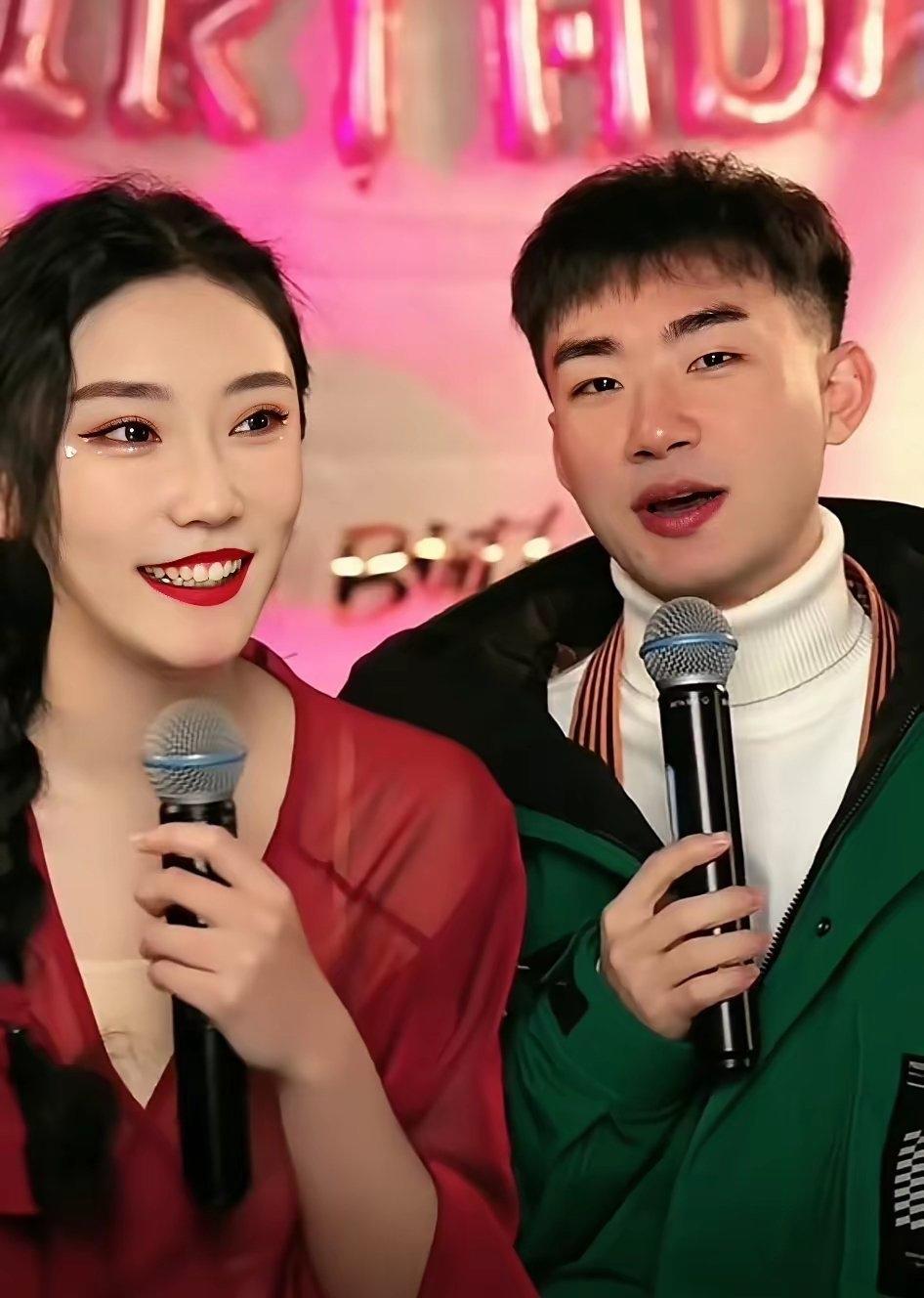 陶阳：大林，手捧花居然飞你怀里了，这运气也是没谁了。

郭麒麟：我这也算是“被动