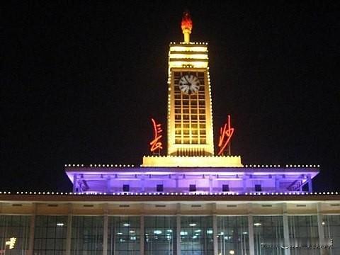 5月1日，长沙火车站单日到发旅客达36.62万人，创下历史新高；管内先锋站当日发