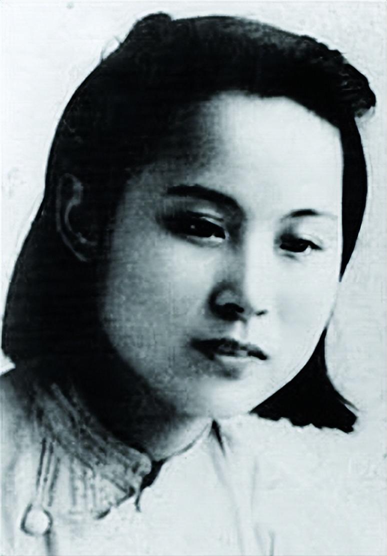 烈士江姐的儿子彭云在美国定居，中国记者问他为什么不肯回国？他的回答很现实，却也很