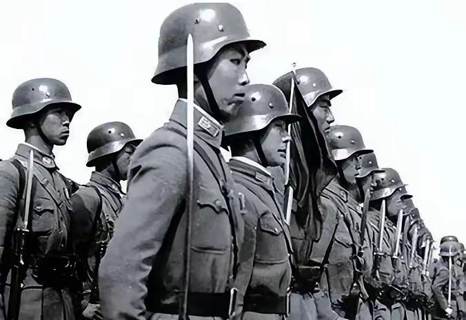 1949年，叛逃12年的红军师长方步舟带800人起义，司令员王建安不敢收，陈毅批