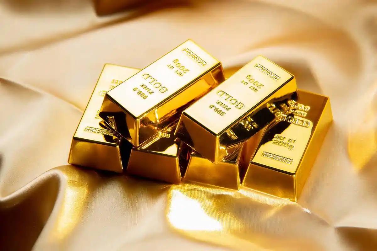 中东战争爆发时，几乎所有的经济学家，专家或者自认为能看懂的，都预测战争来了，黄金