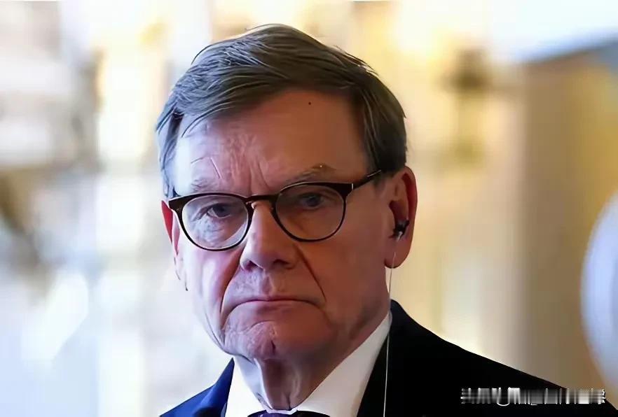 德国要跟中国硬刚？

2025年10月，德国外长瓦德富尔还没来中国，嘴就先硬了。