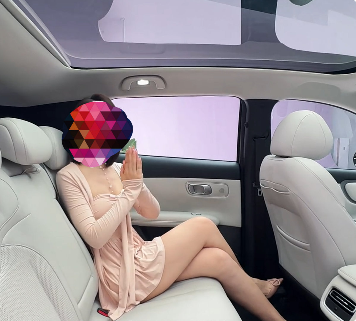 这啥车？这轴距夸张了吧，这是人矮的原因还是车轴距就这吗长[费解][doge][6