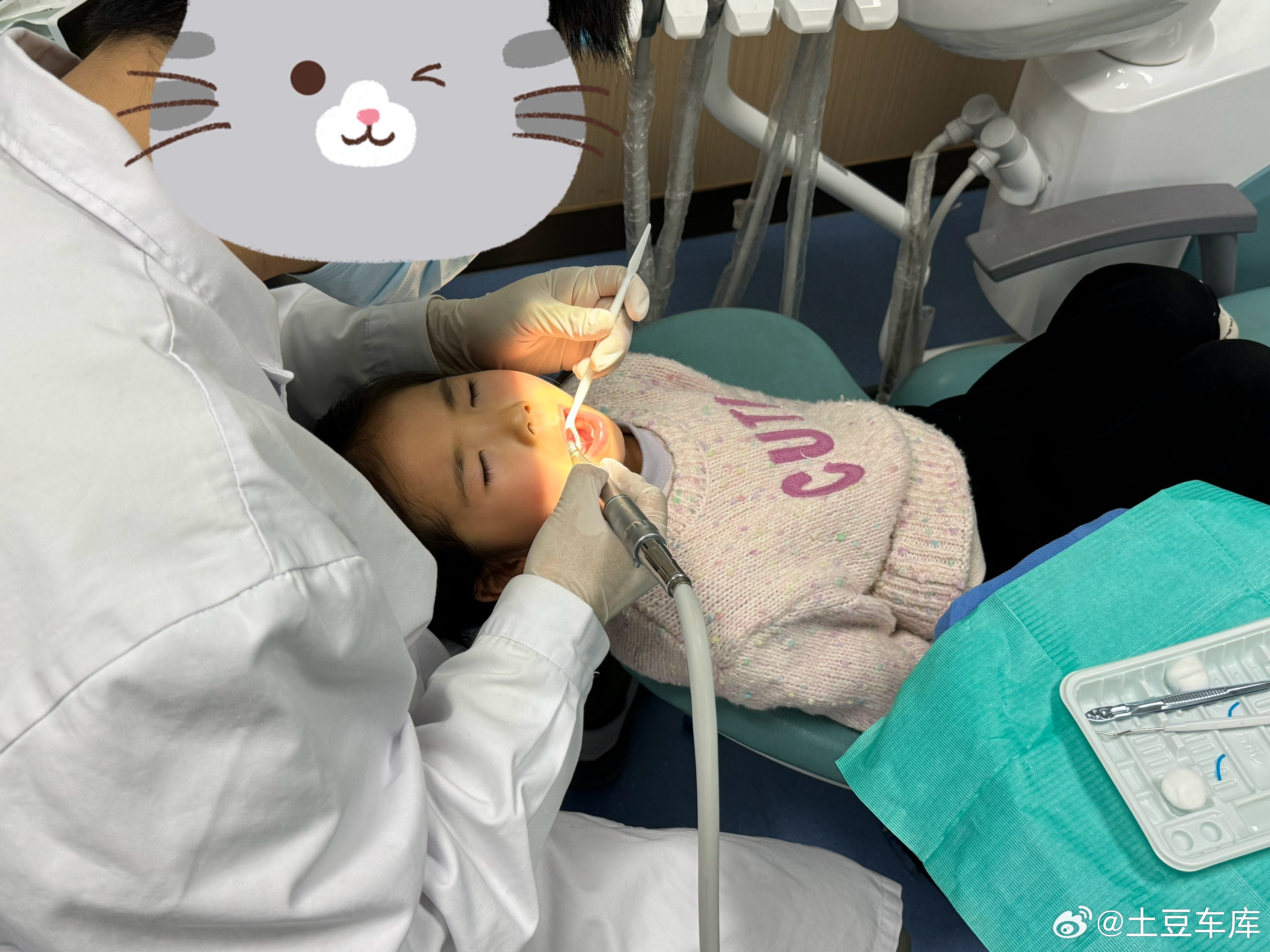 带小朋友补牙齿补了一颗 252元过几天再去补其他牙 