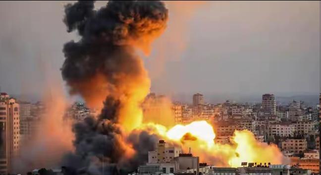 特朗普的烟雾弹终于露馅了！嘴上说打哈尔克岛，手上炸的是格什姆岛；嘴上喊两三周收兵