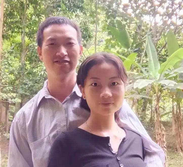 2014年，河南小伙求婚同岁离异女，被一句“你家太穷”拒绝，一怒之下出国捞金。6