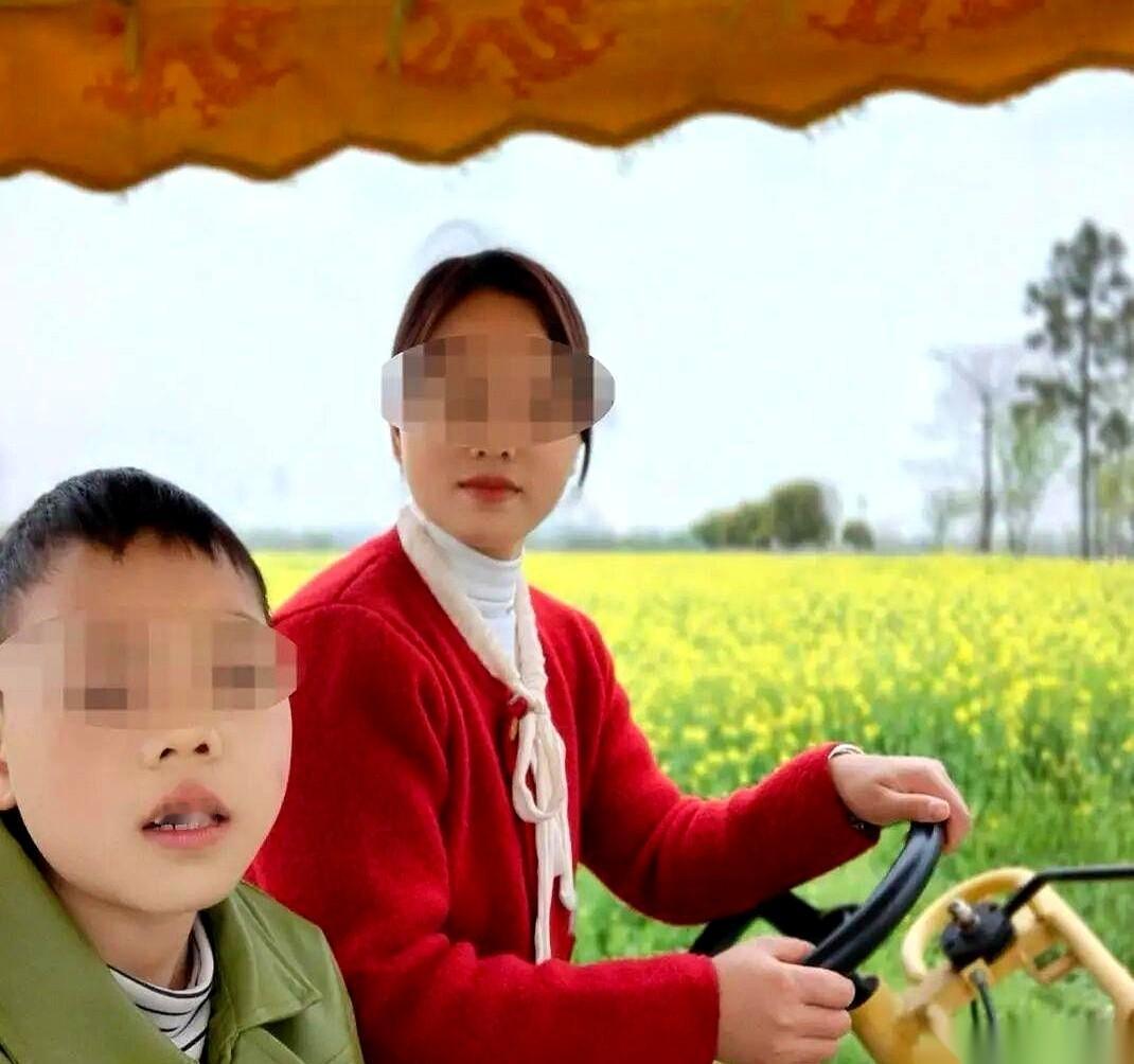 12岁的云南男孩，没了。
身高近1米4，身上还死死套着两个游泳圈，人却在温泉池里