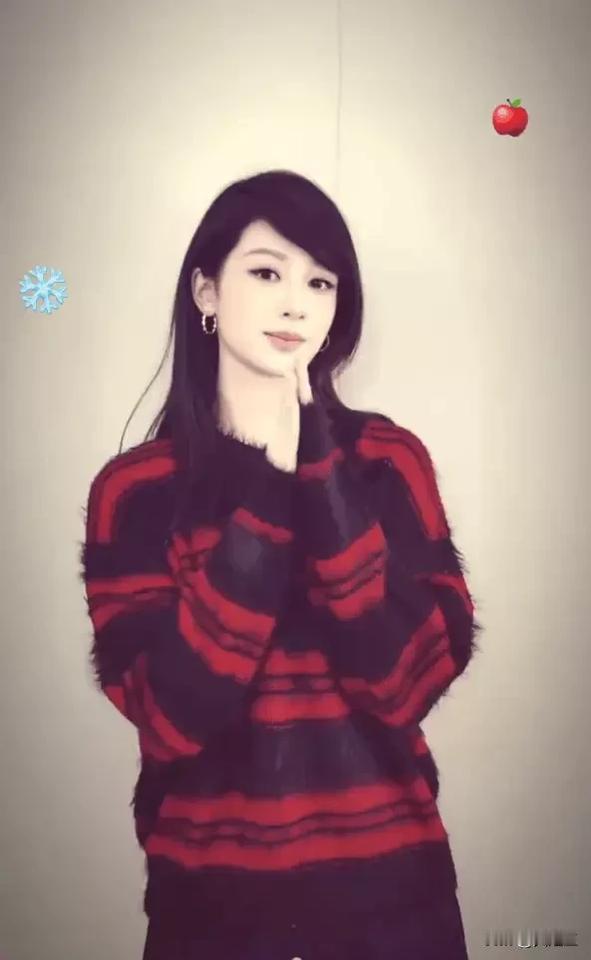 杨紫《初雪》手势舞来了！✨ 镜头前的她挥动双手，随音乐轻盈摆动，瞬间变身元气甜妹