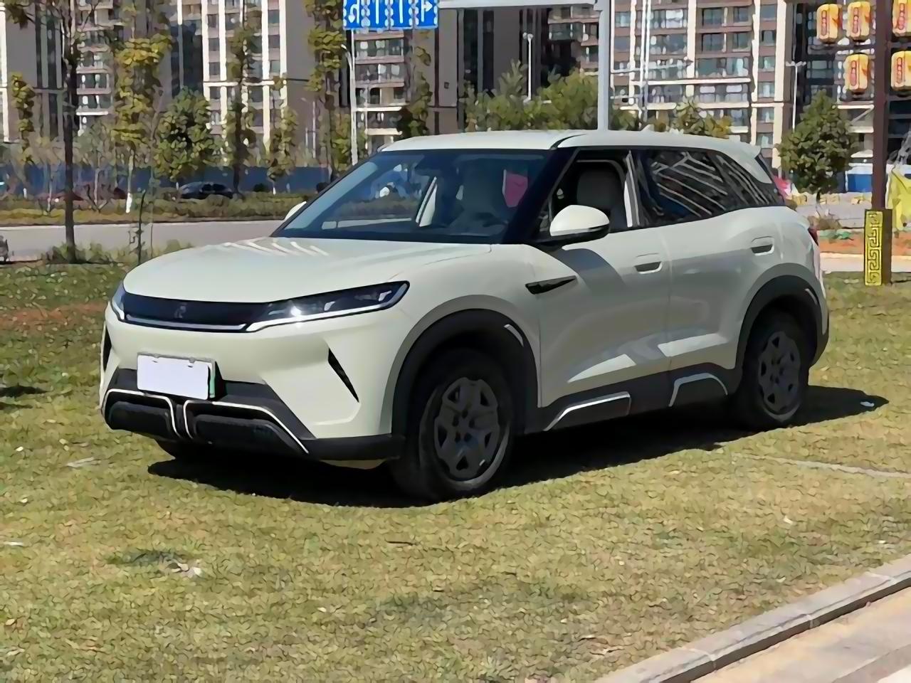 二手元UP的保值率到底算不算高？
📉说实话，新能源谈保值率，很多时候一样不大，