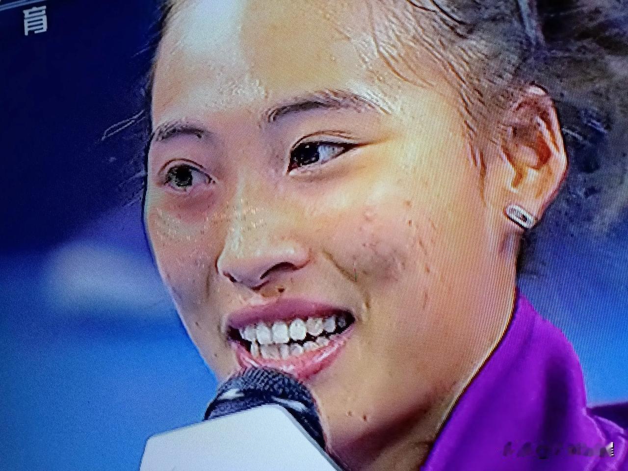 金花绽放！郑钦文2比1逆转安德列娃，挺进四强！
 在关键的八进四鏖战中，郑钦文不