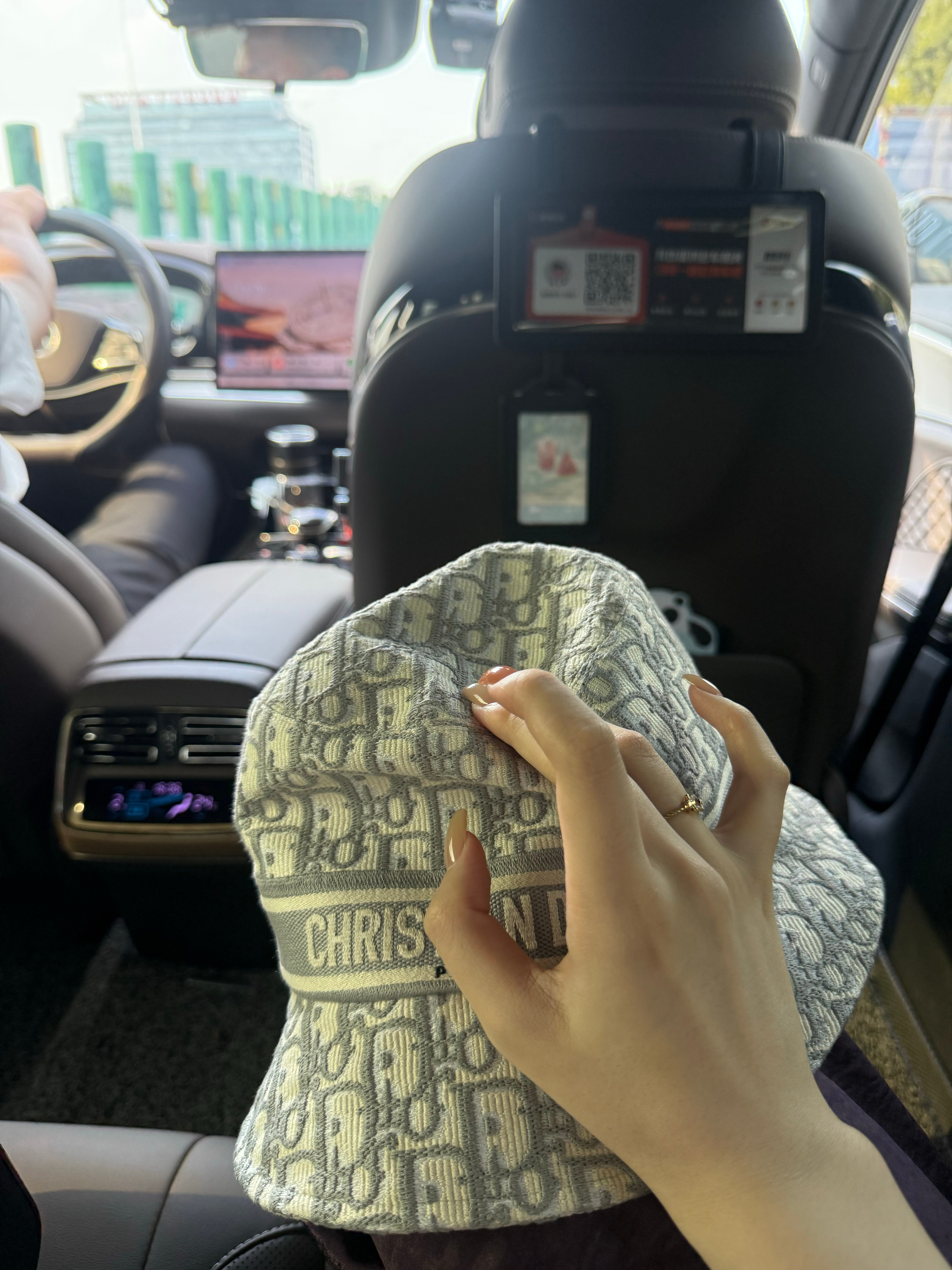 郑瑞妤[超话] 回上海了 ​​​