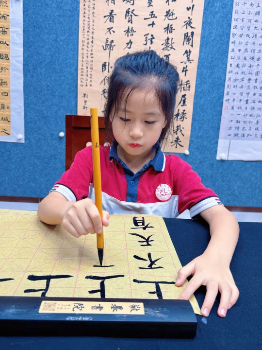 秋季的少儿书法班持续招生中