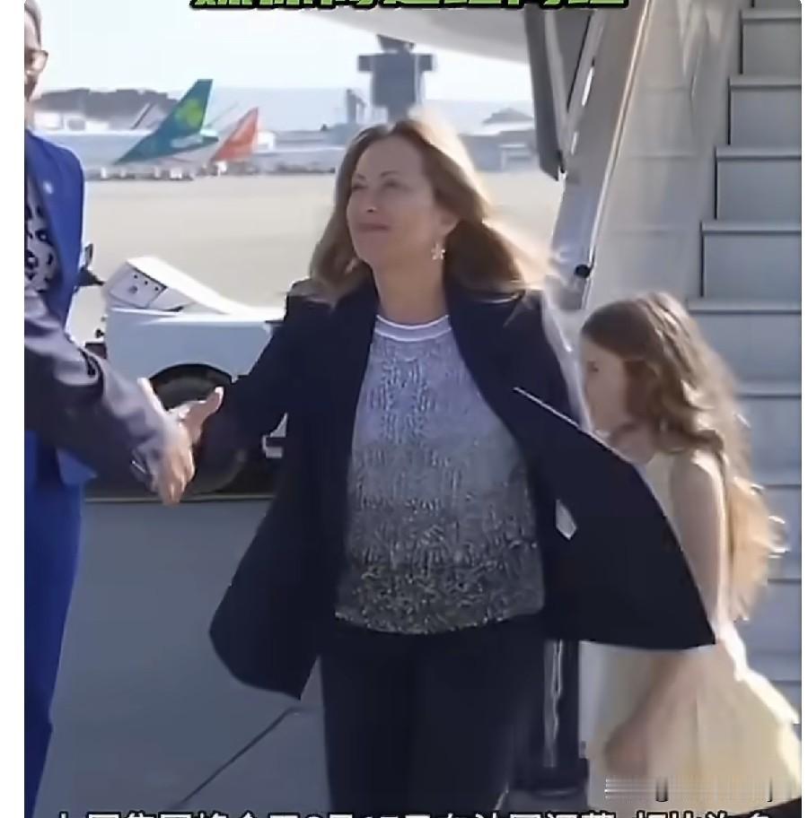 七国集团（G7）峰会于6月17日在法国埃维昂莱班闭幕。相比许多政要，一个躲在妈妈