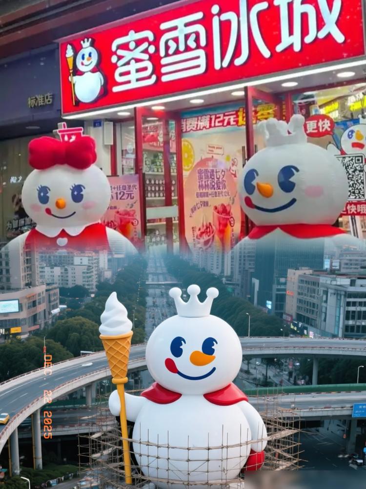 蜜雪杀进美国，甜度直接拉满200%。
你以为它是去卷性价比？
错了，人家是去