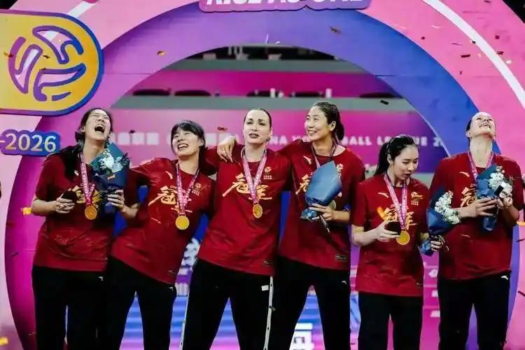 重奖到手，赛季结束，也到了说再见的时候，特别是对于外援来说，她们和国内球员不一样